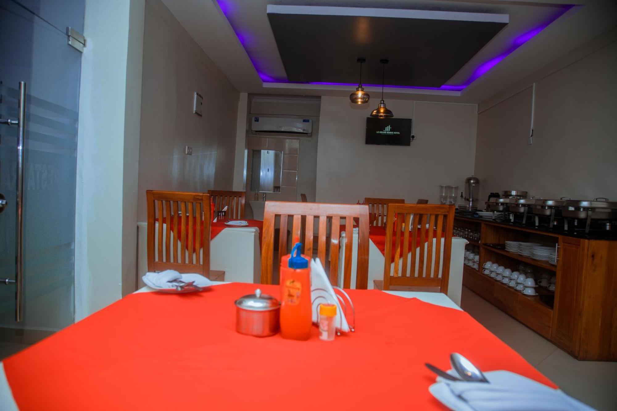 Le Grand Marie Hotel Dar es Salaam Exteriör bild